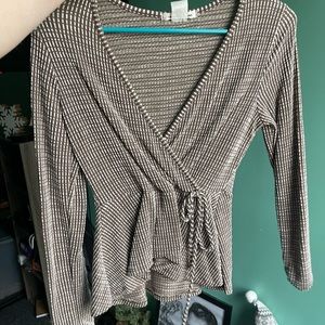 Brown and White long sleeved somewhat cropped top - Size Small